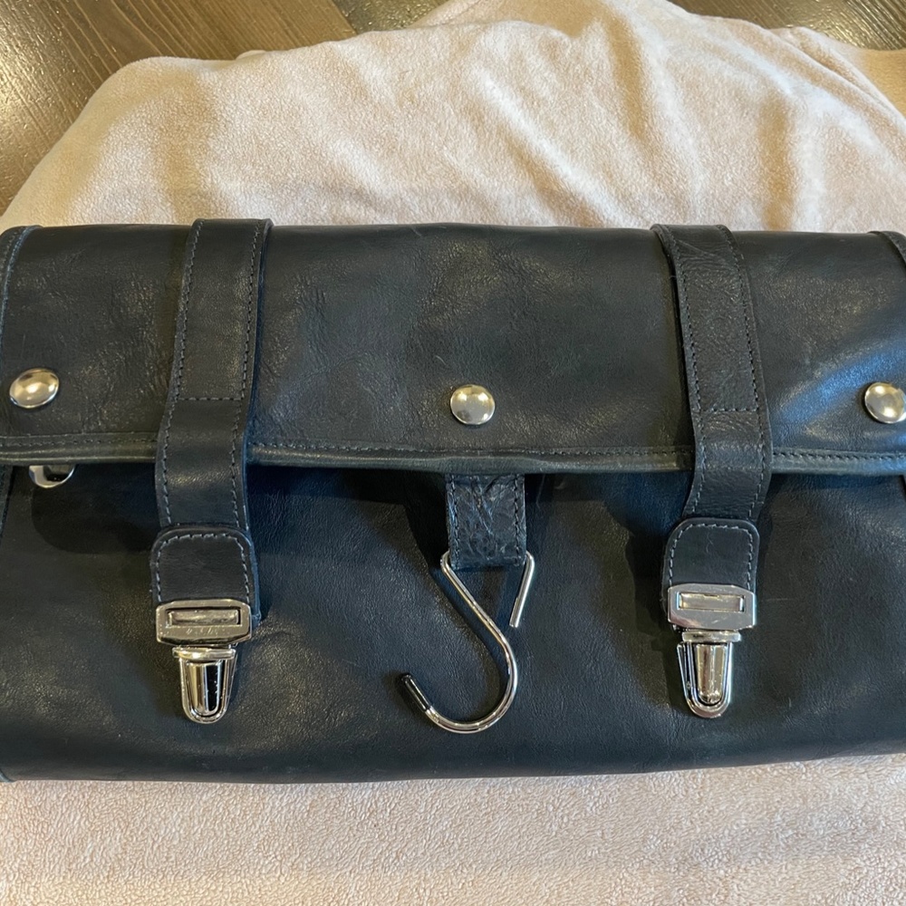 Moore & Giles Austin Hanging Leather Wash Kit